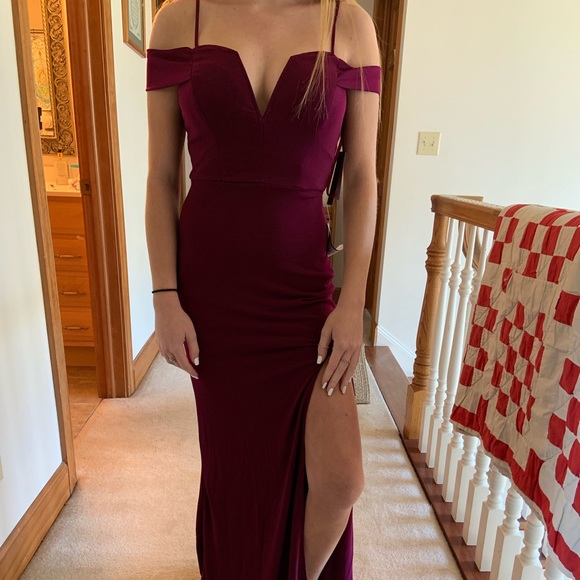 PROM DRESSES - Picture 1 of 3